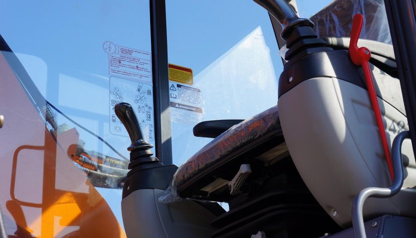 Экскаватор на автомобильном ходу КАМАЗ-43118 e195а