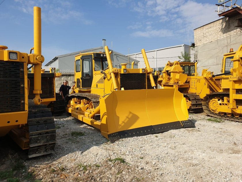 Бульдозер б10