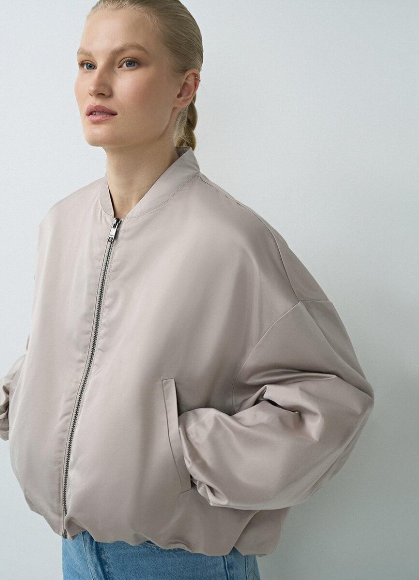 Бомбер бежевый