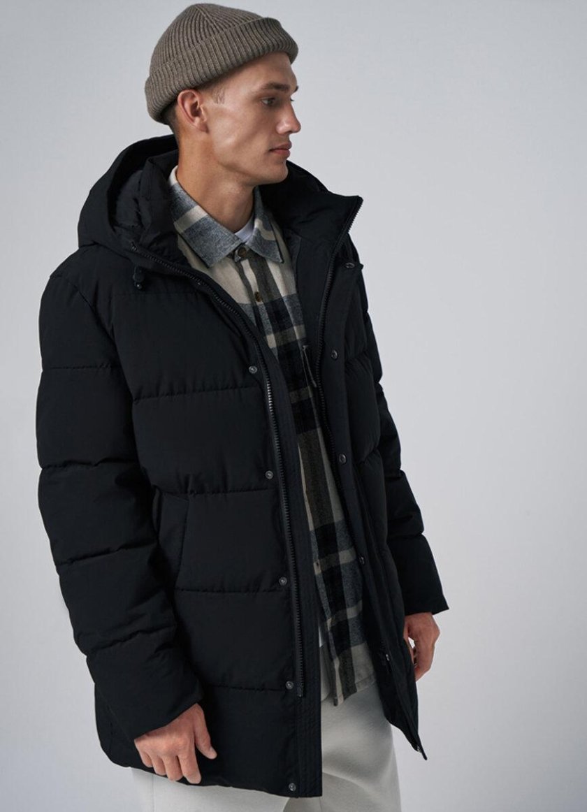 Черный пуховик мужской