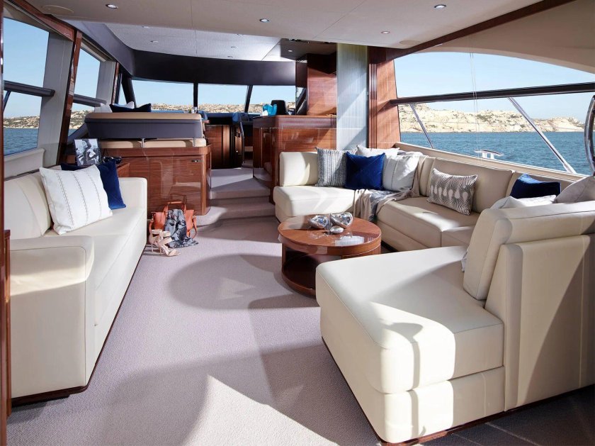 Яхта Princess 60