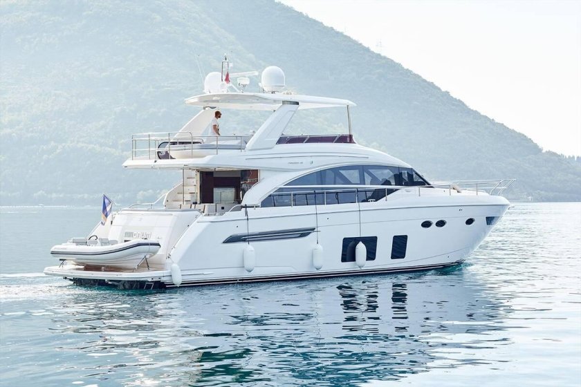 Яхта моторная Princess 68