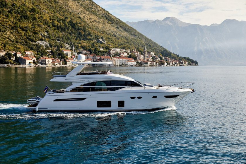 Яхта моторная Princess 68