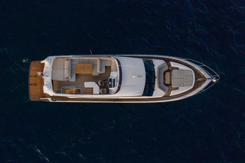 Яхта принцесса 68