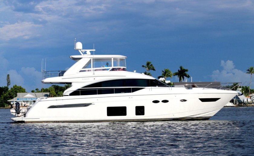 Яхта моторная Princess 68