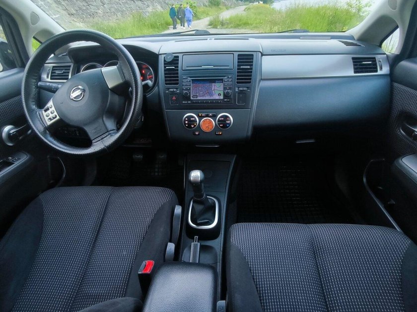 Nissan tiida 2008 салон