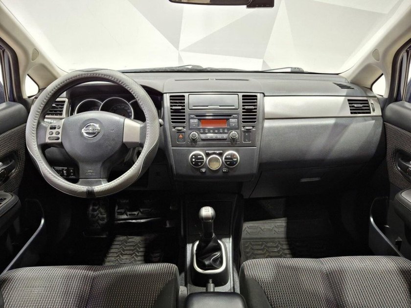 Ниссан тиида 2008