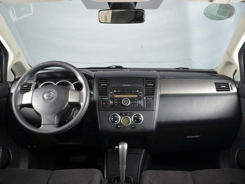 Nissan tiida1.6 2008
