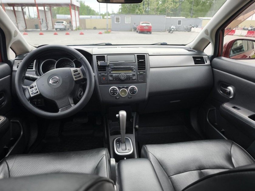 Ниссан тиида 2008 салон