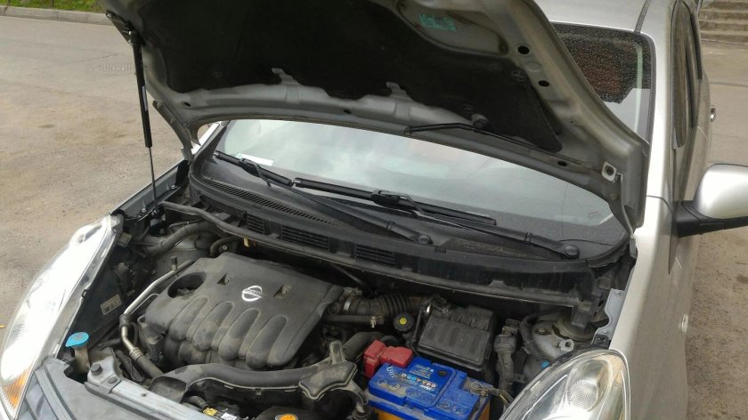 Упор капота Ниссан Note