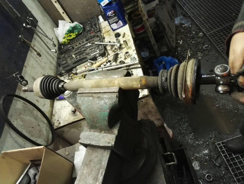 Левый шрус Рено Логан 1