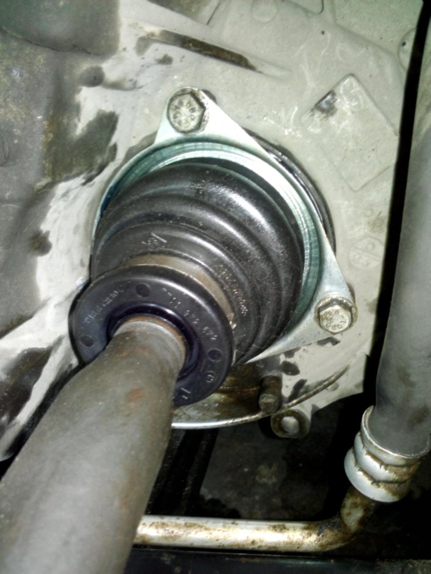 Пыльник шруса Рено Логан внутренний левый 1.4