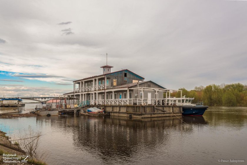 Дебаркадер порода