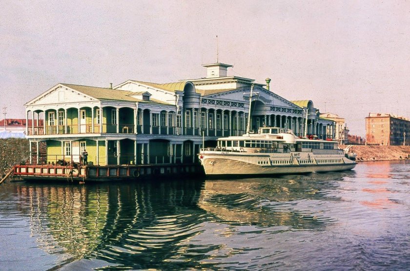 Речной вокзал дебаркадер