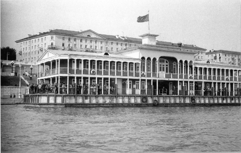 Дебаркадер Саратов