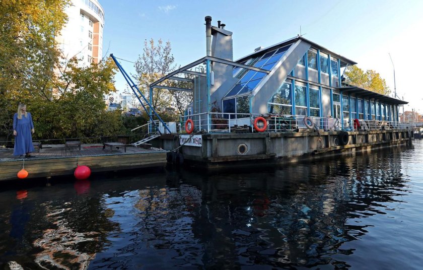 Плавучий дом дебаркадер