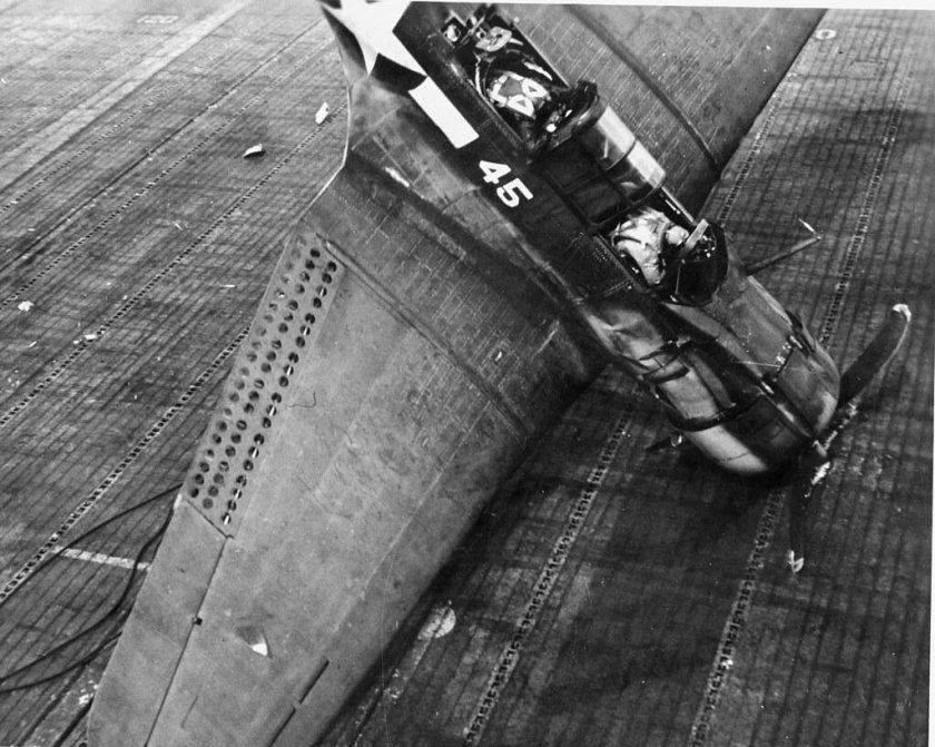 SBD-2 Dauntless кабина