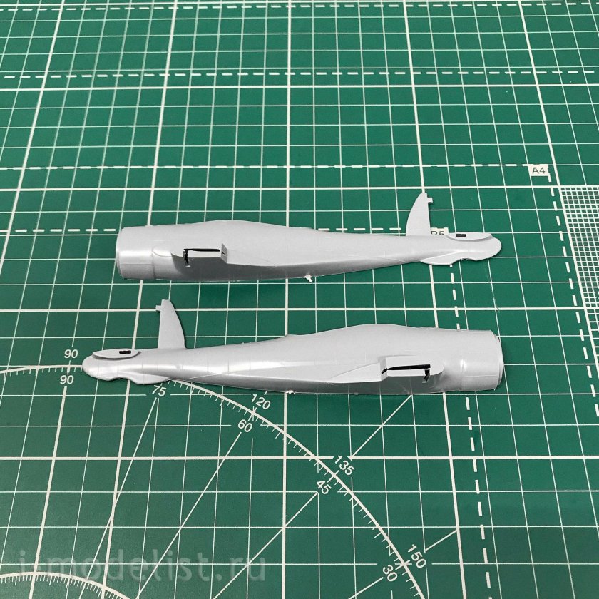 Палубный пикирующий бомбардировщик скуа