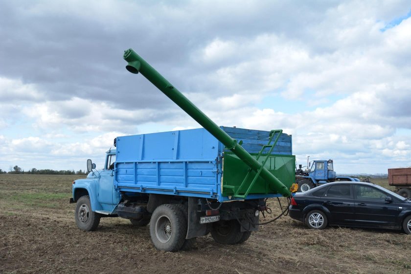 Загрузчик сеялок на зил 130