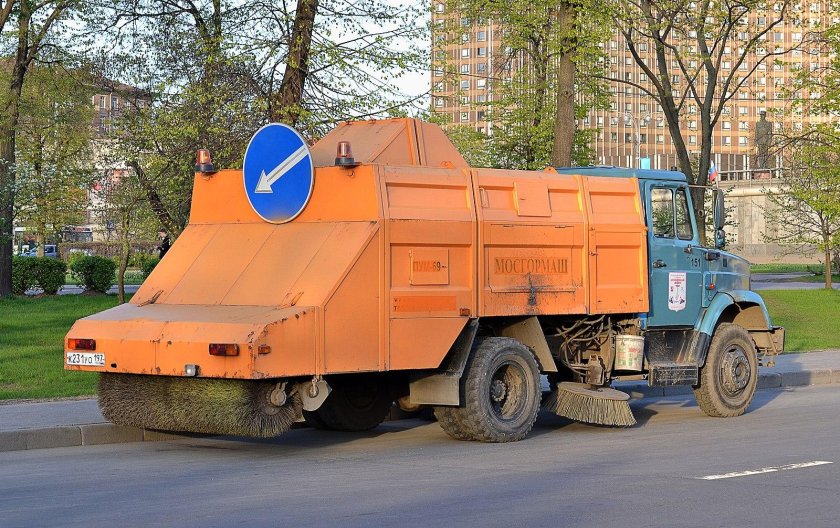 ЗИЛ 130 подметально уборочная