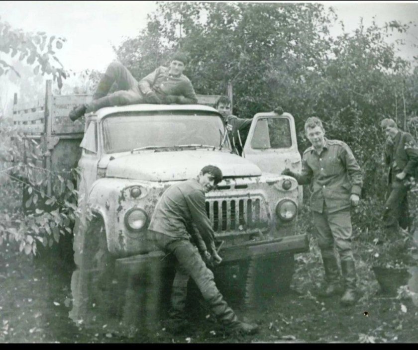 Военные водители на целине