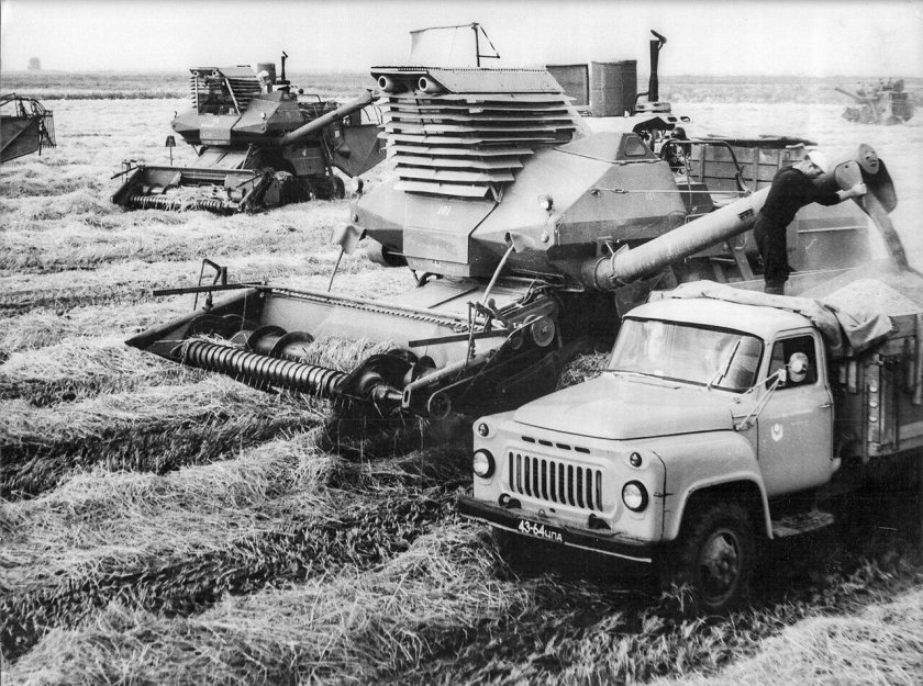 Комбайн советский