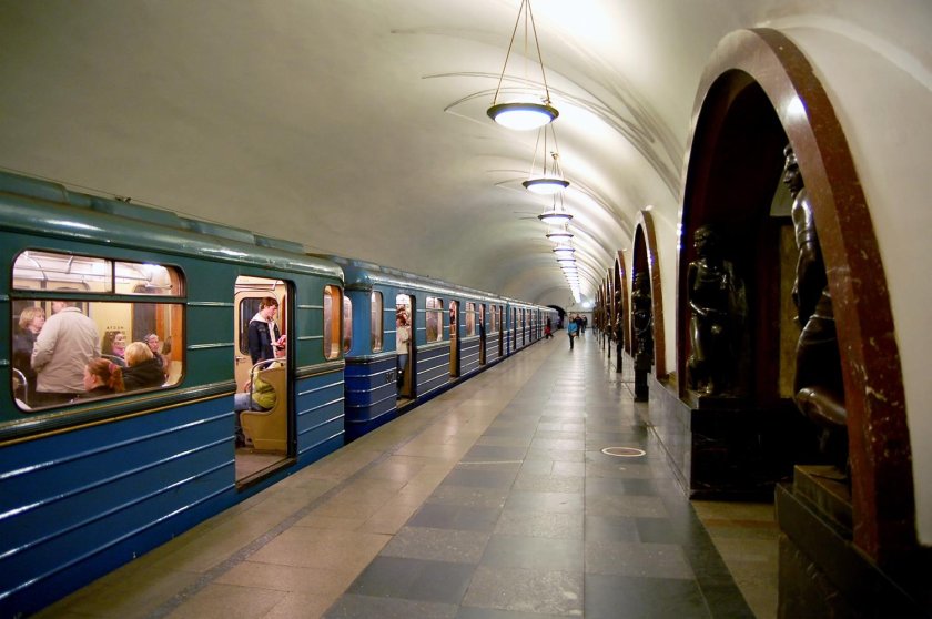 Нахимовская станция метро