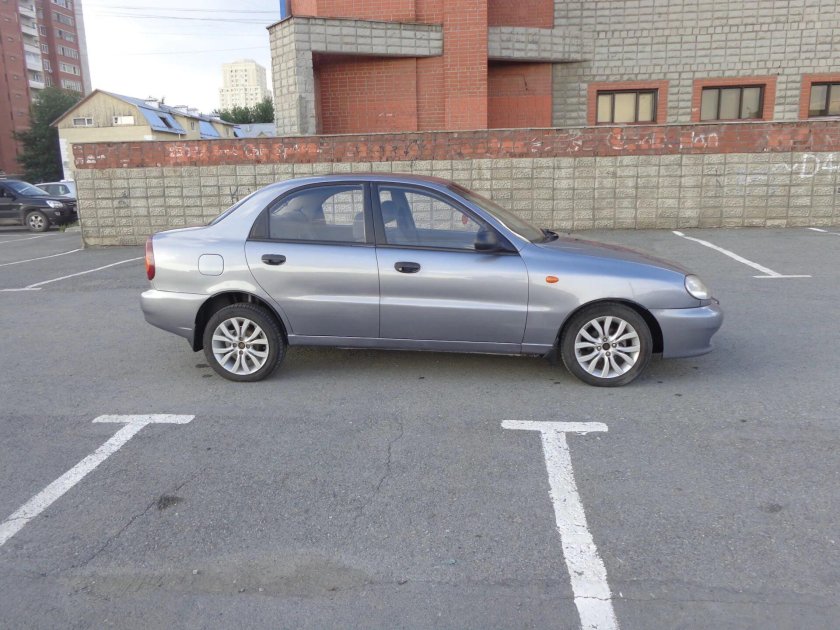 Шевроле Ланос с левой стороны