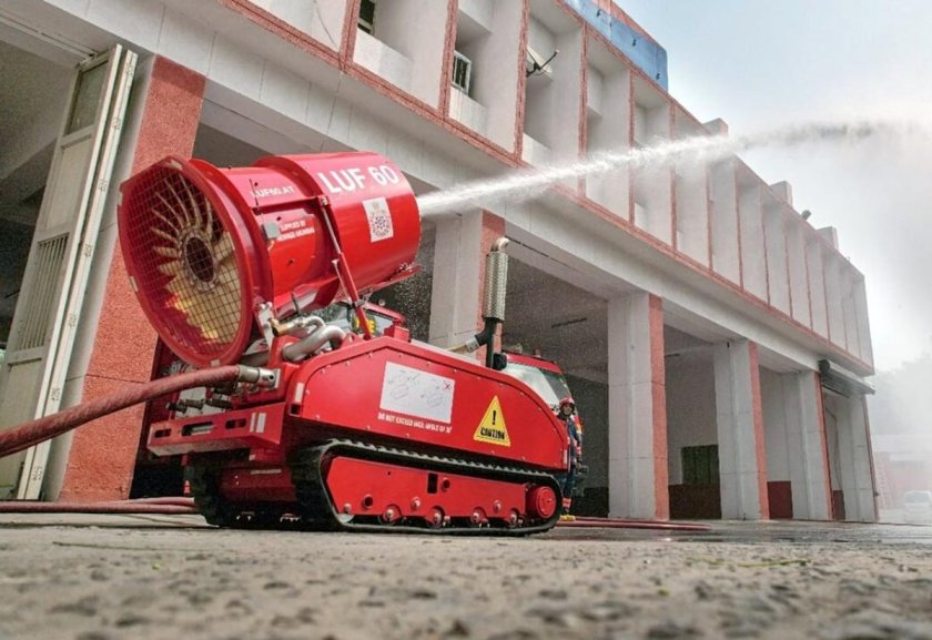 Гусеничный беспилотный пожарный робот LUF 60