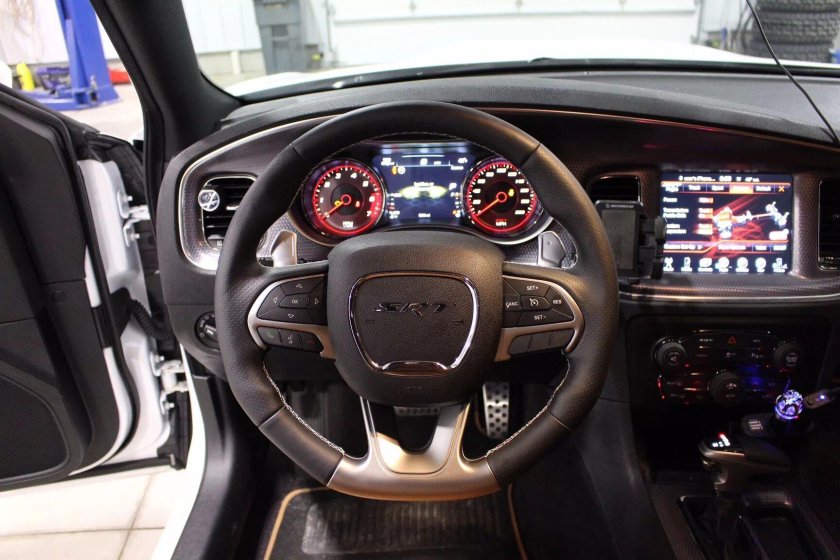 Dodge Charger 2017 салон