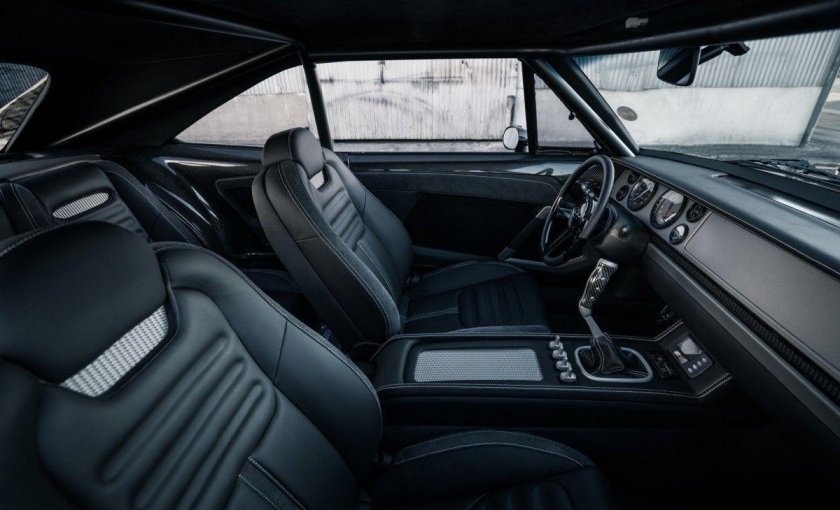 Dodge Charger 1970 салон