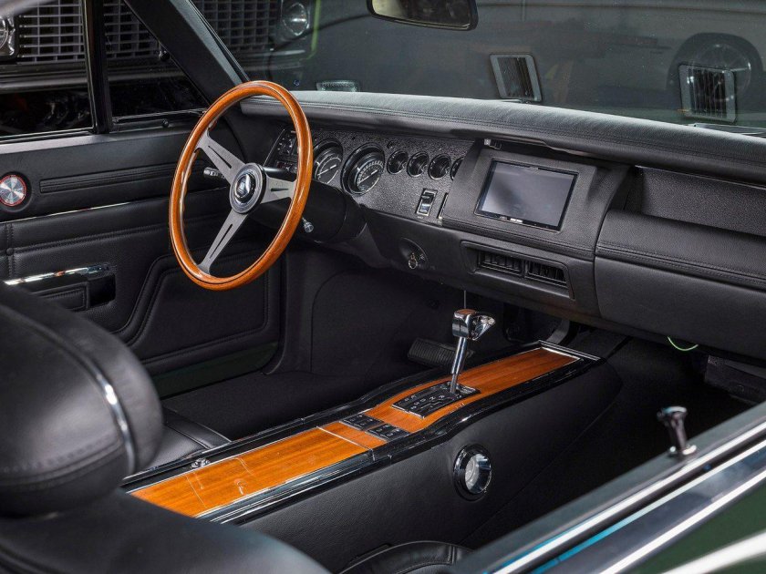 Додж Чарджер 1969 салон