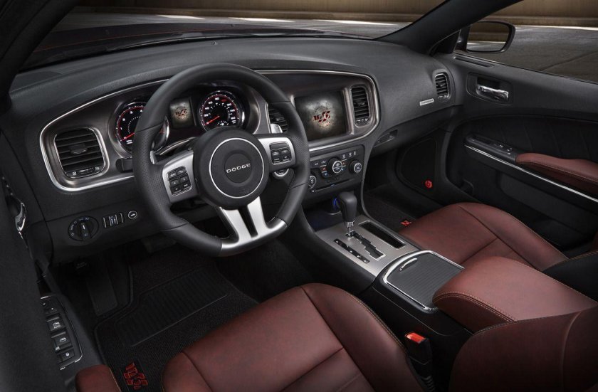 Додж Чарджер 2018 салон
