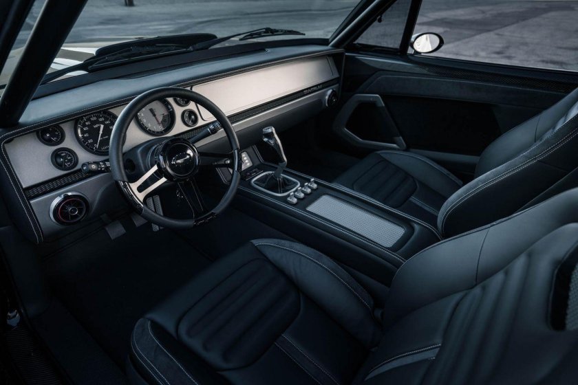 Додж Чарджер 1970 салон