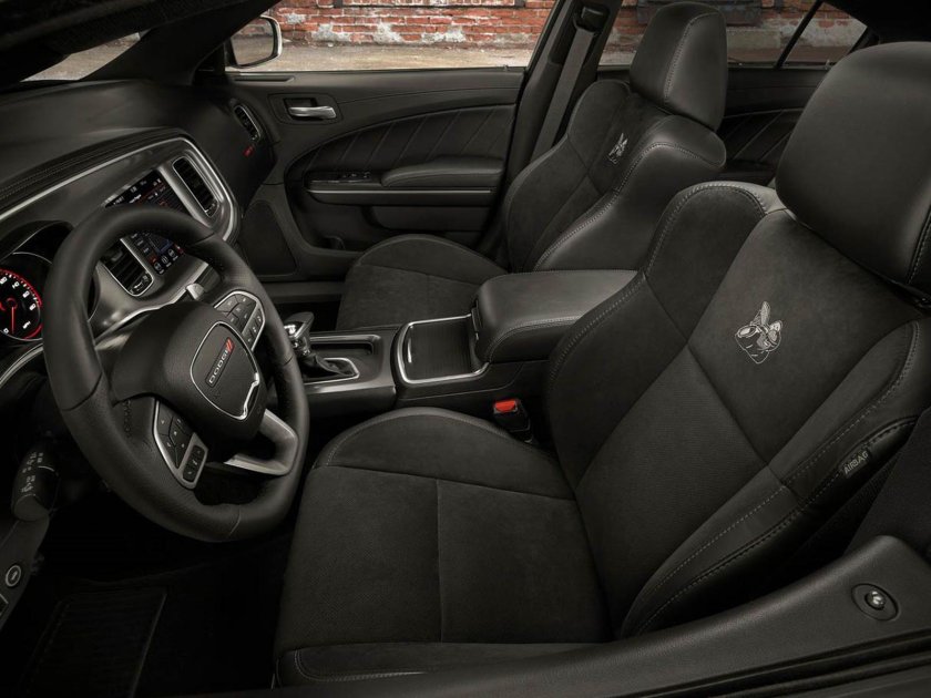 Додж Чарджер 2020 салон