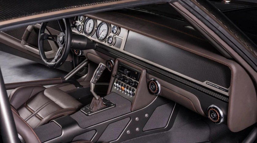 Додж Чарджер 1970 салон