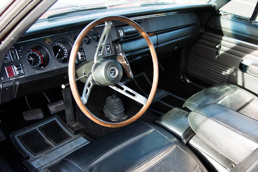 Dodge Charger 1968 салон