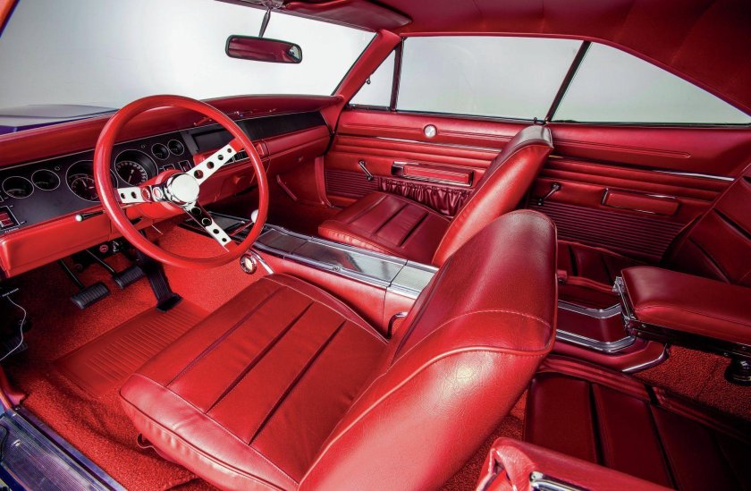 Додж Чарджер 1968 салон