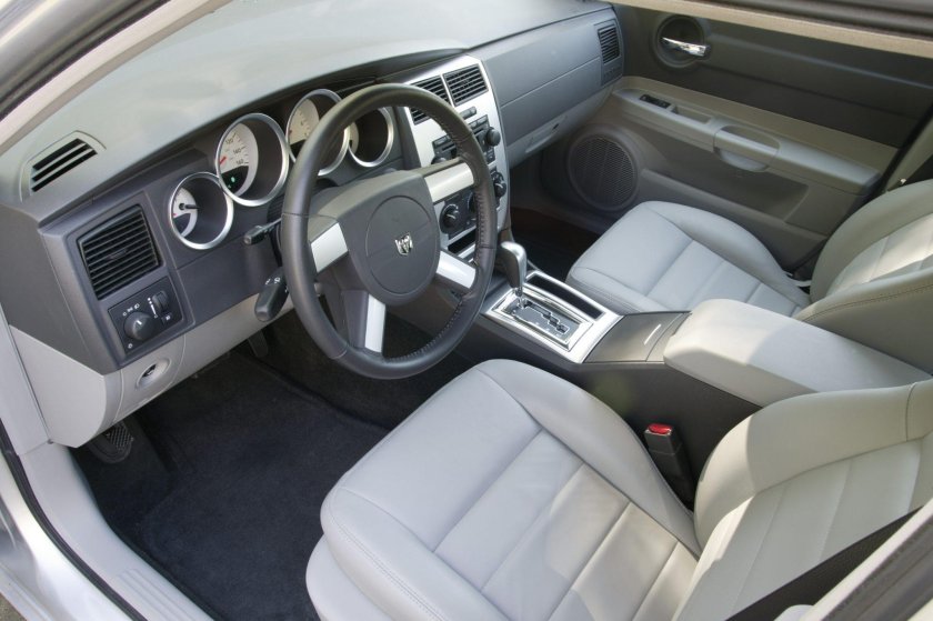 Dodge Charger 2007 салон