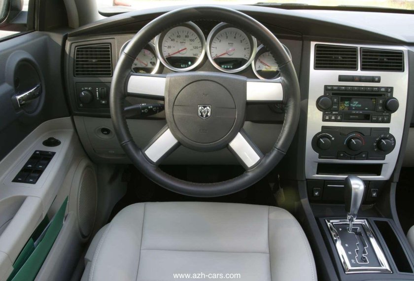 Dodge Charger 2006 салон