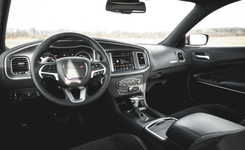 Dodge Charger 2015 салон