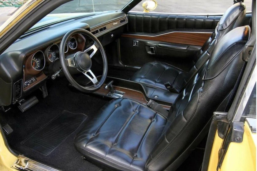 Додж Чарджер 1967 салон