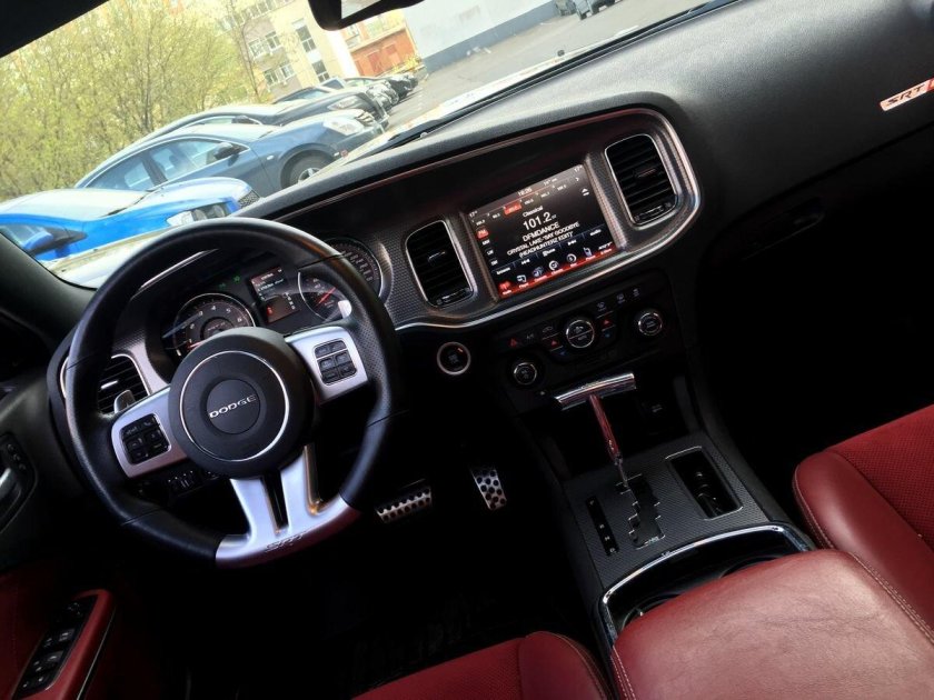 Dodge Charger srt8 салон