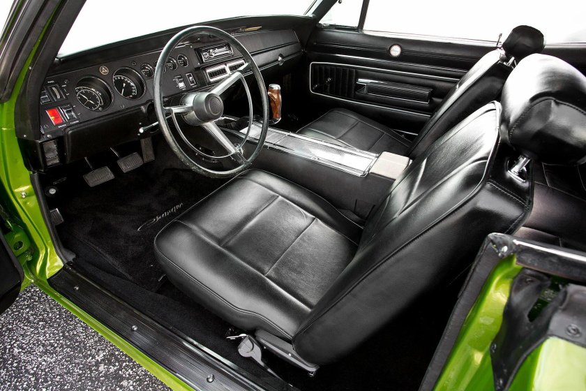 Dodge Charger 1968 салон