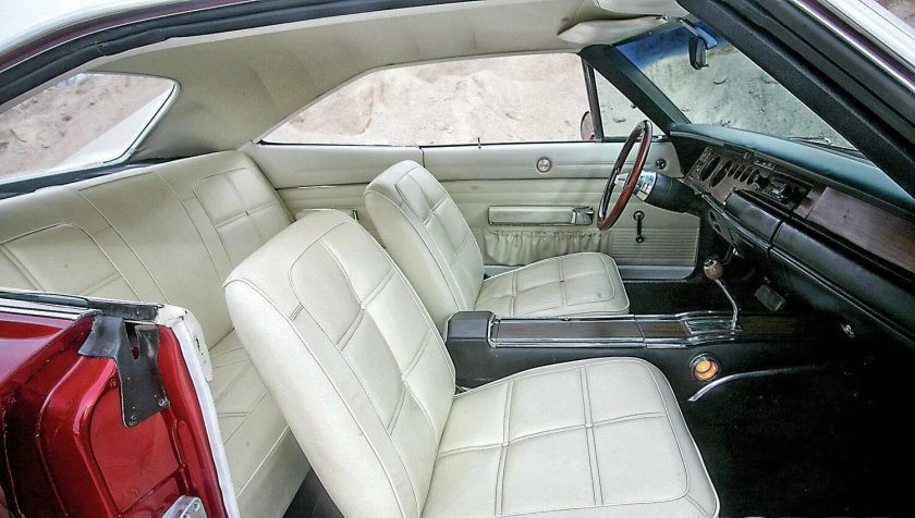 Dodge Charger 1969 салон