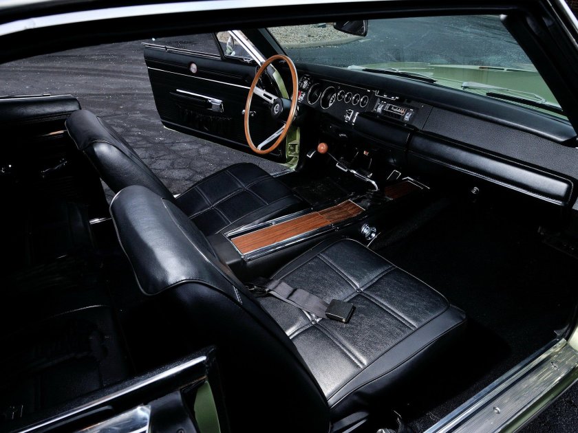 Додж Чарджер 1969 салон