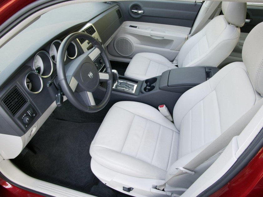 Dodge Charger 2005 салон