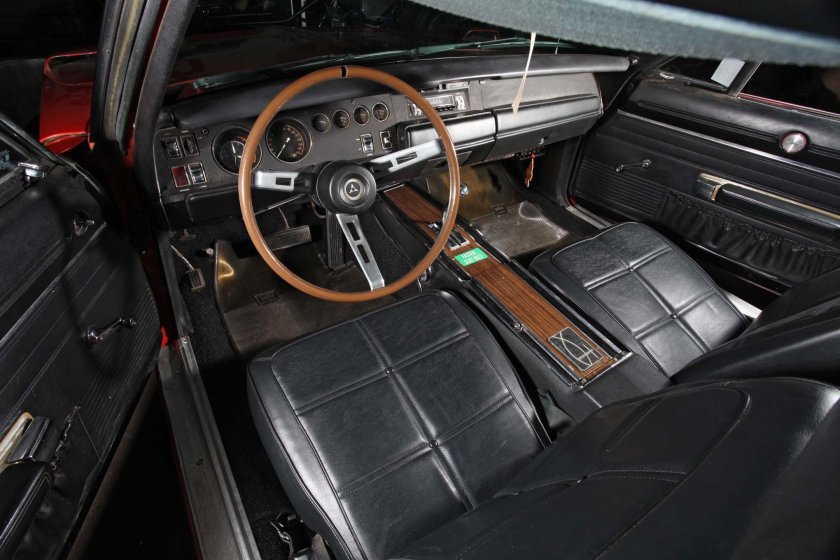 Додж Чарджер 1969 салон