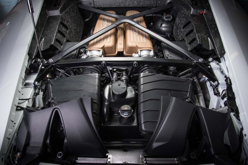 Lamborghini Huracan engine