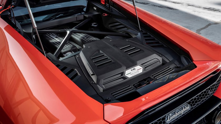 Моторный отсек Lamborghini Huracan
